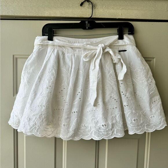 Abercrombie & Fitch White Floral Cutout Mini Skirt Size L - Picture 1 of 12